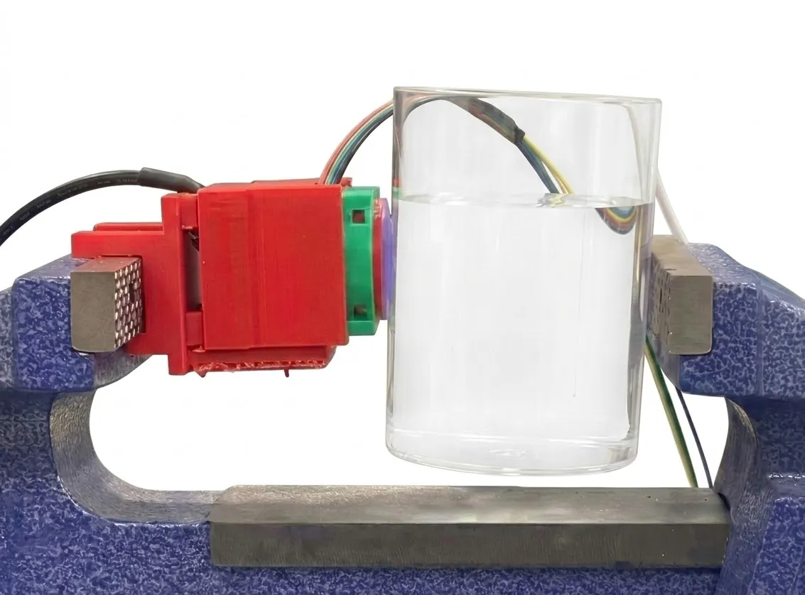Fixed bench-vise cup experiment for dynamic mass estimation